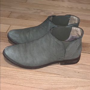 Splendid low booties